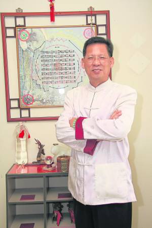 李师父提醒,建水池时须依据门前庭院大小而定,若空间较大,可在大门前建设大喷水池,也助催旺财运。