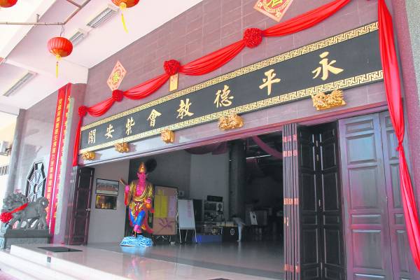 永平德教会紫安阁转运祥龙 地址:Lot HS 2677, PT 2446, Jalan Kota Impian 1, Taman Kota Impian, 83700 Yong Peng, Johor. 电话:+607-467 9800 开放时间:9am 至 9pm 卫星导航:2.019938, 103.080650 网站:www.cheannkhor.gbs2u.com