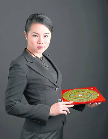 徐玉恩师父表示,退气煞就是气场长期流出屋外,对屋内的人所造成的煞气。现今社会退气煞比比皆是,无论是有地或无地房产都深受其影响,严重的话会败财及危害健康。