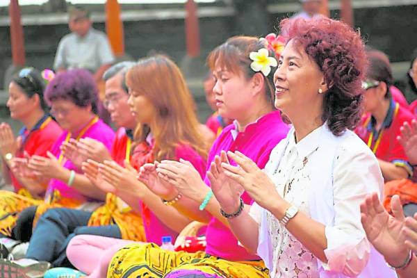 蔡宝珠老师的炁气掌疗发挥“愈己愈人”,协助许多人解除病痛与顽疾,重拾健康。