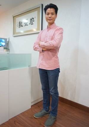 Master Jacky表示,反光的建筑、水面,会给家居风水带来的一种煞气,轻则影响精神情绪,重则招引血光之灾。