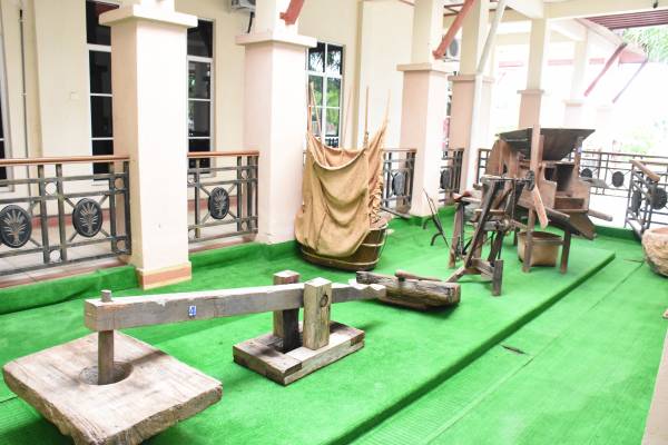 这些工具,你们都有看过吗? 沙白县博物馆 地址:Jalan Pasar 45200 Sabak Bernam Selangor Darul Ehsan 卫星导航:3.771172, 100.984216 联络号码:03-3216 5586 营业时间:9.30am至5.30pm (星期一休息)