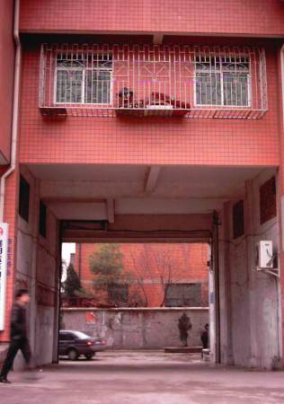 现代屋宅除了向高空发展之外,向横向下发展都不足为奇,但亦会由此而生出踏空煞气。