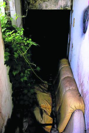 传闻地下室也有一对情侣殉情