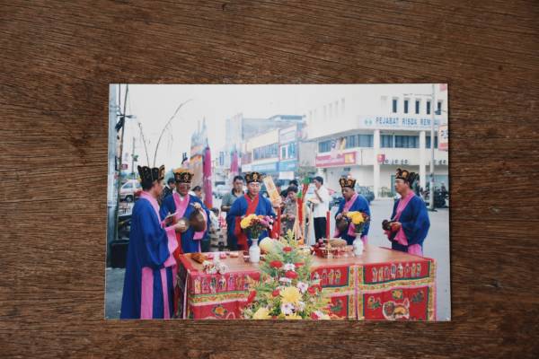 多年来,萧主席都秉持先贤留下的传统方式祭神。