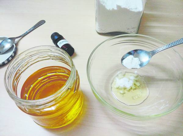 按照比例将所有材料混匀。小苏打粉用量可视个人喜好减少。