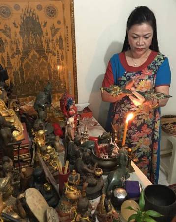 妙婵师太指出,死过人的屋子难免会阴气重,必须做一个旺屋法事,通过念经化煞。