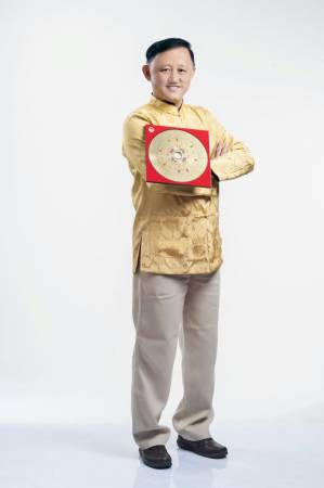 温师父透露,想要成功接财神,一定要准备丰富供品款待,水果更是少不了。