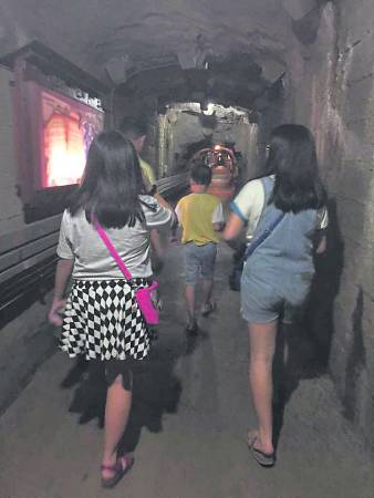 钻进这条黑漆漆的隧道,有谁又会想到这锡矿场随着锡矿业的没落,而被封锁了26年之久,如今终于重见天日了。
