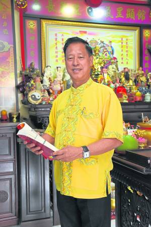 日月乾坤馆吴佰霖道长表示,清明祭祖,最重要是让后代对祖先表达尊敬与怀念。
