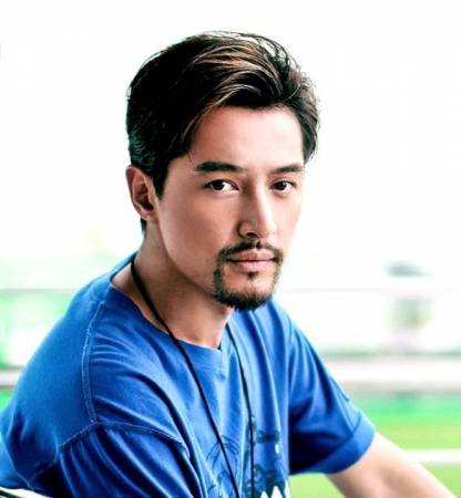肖蛇者的男士不妨试试留胡子,不但外型成熟稳重,更可以大旺八方。