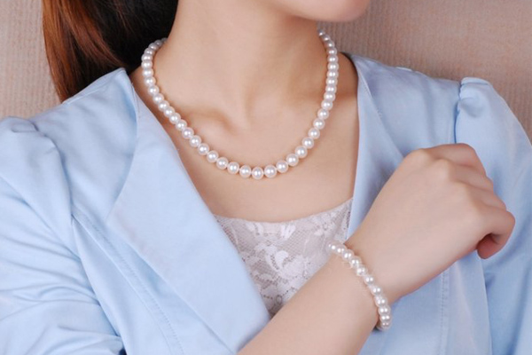 Jacky老师指点,珍珠是2018年的开运饰物,男女老少都适合佩戴。