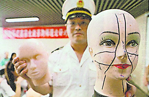 上海卫生部监督人员去年八月捣破一个医学美容班,检获大批无注册的药物及医疗器材。