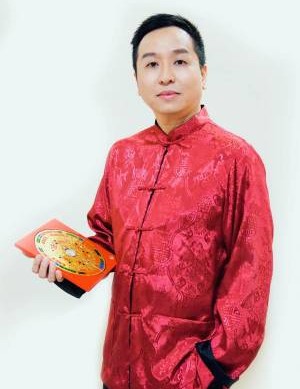 韻光老师表示,风水上讲究的是阴阳两面的和谐,平衡就是吉昌,针对性地解决风水问题,把三个葫芦挂于阳台处,看似要化解光煞之气,但这看上去有点别扭。