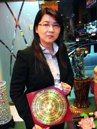 颜祯老师表示,2018年白桃花星在西北位,若此位是空置,可以加个矮柜置放催孕风水物。