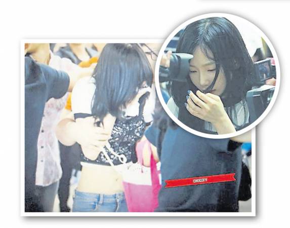 场面混乱、保镖不足,全身被摸的太妍吓到哭。