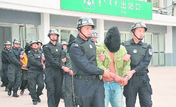 多年来,中国警方破获多宗拐骗缅甸女子的人口集团,解救被拐妇女,并拘捕疑犯。