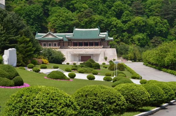 妙香山的国际友谊馆会让你对朝鲜改观。
