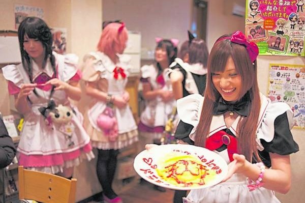日本不少男生沉迷于Cosplay咖啡馆,对Cosplay以外的女性缺乏“性趣”。