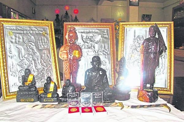 “樾嘉莱”佛寺铸造的各种威力不穷的佛牌,让善信奉请回去。