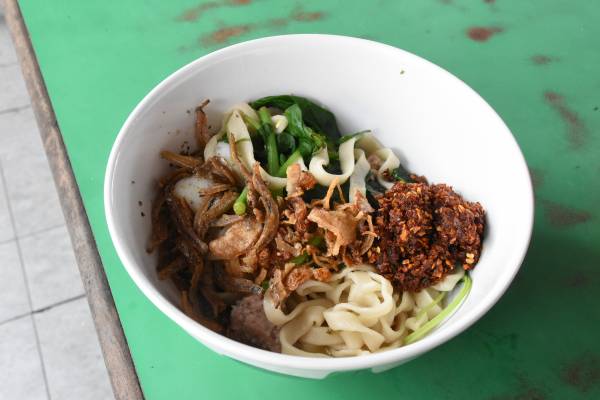 辣椒板面 龙粥美食馆 地址: Lot 5623 Jalan Sungai Buaya, Sungai Jarom, 42600 Jenjarom.