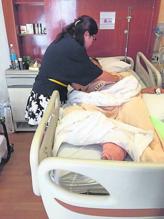 余医生每天都会尽量亲自监督患者的疗程,若无法如愿,她将细阅各个患者的病例以了解患者的进度。
