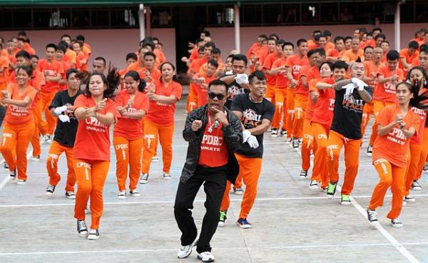 韩国PSY的《Gangnam Style》,竟然让监狱舞起死回生。