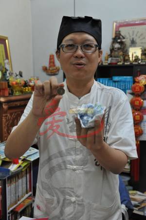 王忠文道长指出,钟先生的卜象显示,若能坚守本分保守投资,将有赚无亏。