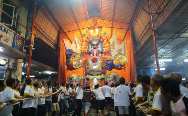 大山脚人相信,大士爷的金身倒向哪一个方向,来年那个方向就会兴旺。
