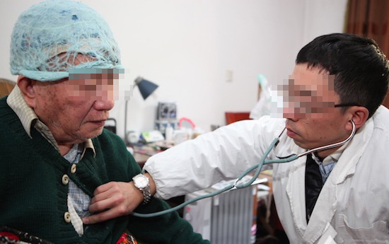 戴医师把心思与时间放重在病人身上,导致夫妻失和,但经王忠文道长相助下,供奉中天大圣北斗赐福星君,一切否极泰來。