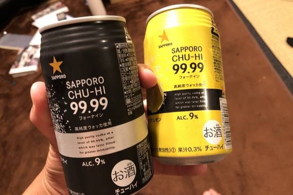 “CHU-HI 99.99”比普通的啤酒的酒精高整整一倍,不算能喝的酒鬼们,最好还是先衡量自己承受能力,量力而为。