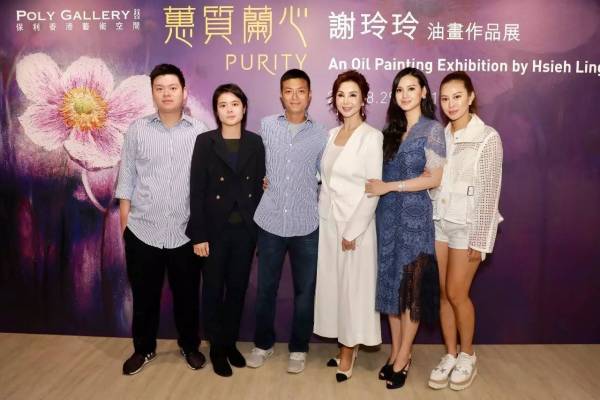 女人当自强,离婚后的谢玲玲重拾画笔做慈善,与5子女关系融洽。