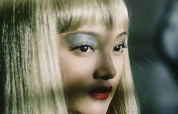 23岁出演《苏州河》。