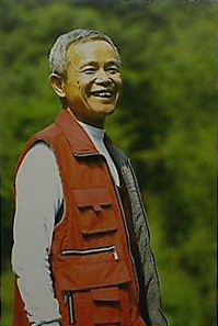 蔡合城在2009年57岁时,因为罹患多发性骨髓瘤末期,疗愈过程中,深切领悟病者身心俱疲,经由中西医诊治,调整心态,改变生活作息与饮食,接纳并拥抱疾病,从中学习自己的生命功课,不放弃的生命价值,生命力终有重新翻转的机会。