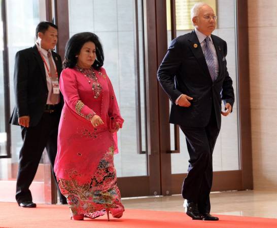 任首相夫人时,身上的锦衣华服和配饰,一直都是媒体焦点。