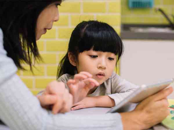 孩子将来变成什么人,取决于父母的言行举止。