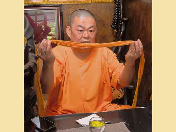张秀保的法宝之一黄绳是捆绑中降头人士,以防中降者自残。