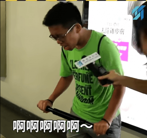 喊声倒是不小,力气却好小……