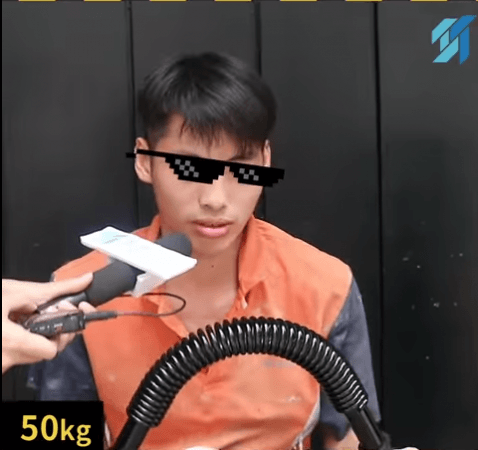 还在疑惑这群人干嘛那么无聊的当儿,已经把50KG的握力棒拗弯无误。