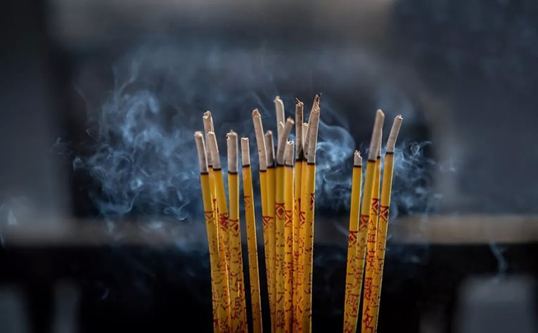 烧香时香火突然熄灭了怎么办?是不祥预兆吗?