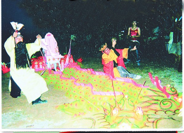 “破地狱”法事主要是为了拯救亡者,有拔罪超度,往生极乐等功效。