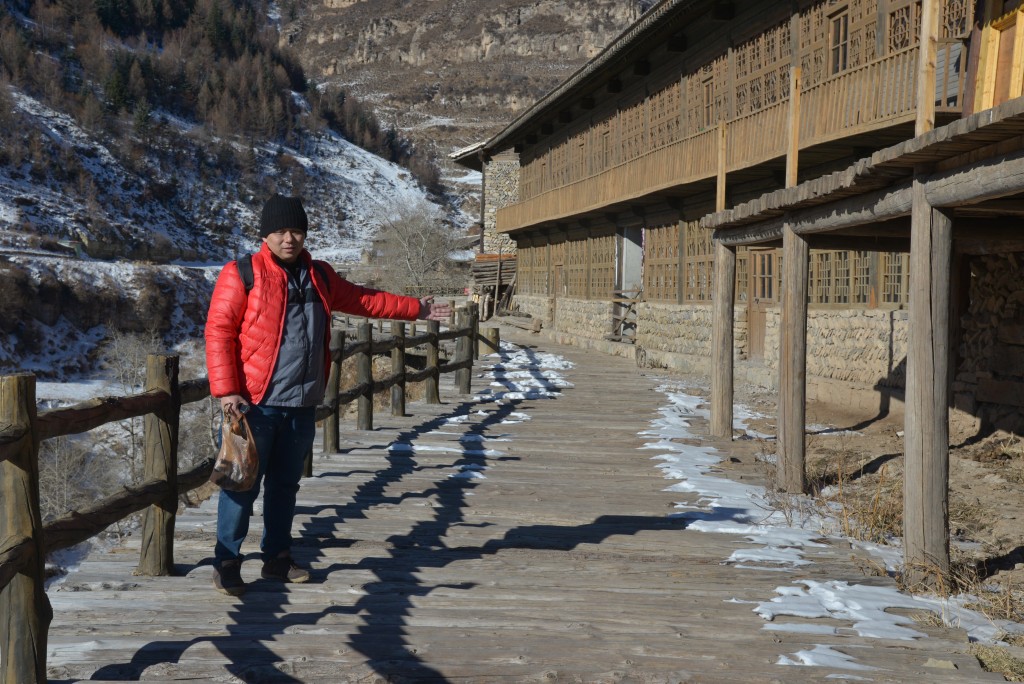 这便是贯穿全村,全长不到1 公里的惟一道路,称为“空中栈道”。