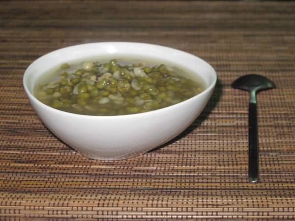 甘蔗水不但是解暑饮料,亦可舒缓喉咙疼痛。