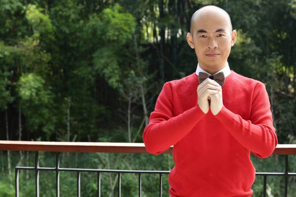 今年好运都来自正东、正西、西南和正南,若办公室的窗户在这几个方向,建议一定要打开,最好在每天早上10点之前打开透气。