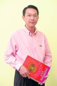 林师父表示,鞋子充满晦秽之气,所以鞋子一定要摆在人头以下的高度的地方,最好是胸腹之间的位置,以免触及风水禁忌!