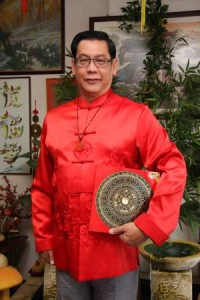 陈清文师父说,很多人都择张天师神诞日,将家中遭邪灵缠身者或撞邪神智不清者带往天师庙,请张天师驱鬼捉妖,附体的恶灵自会离开。