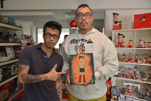 这位纹身师朋友， 因为获悉他喜欢Astro Boy 而画了一张可爱版的Asto Boy 肖像送给他。