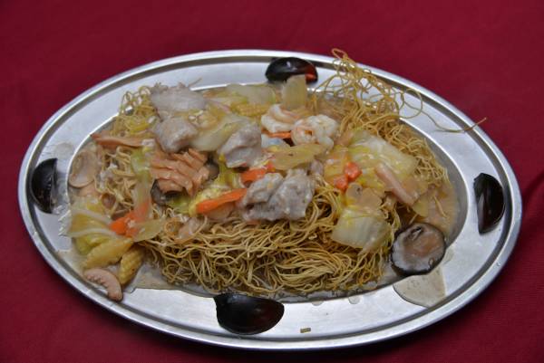 江南炒生面 **新九如海鲜饭店** 地址:172-174, Jalan Tun H.S.Lee, 50000 Kuala Lumpur. 电话:03-2078 6035/ 016-381 7908(陈先生) 营业时间:早上11点至晚上9点30分(逢星期三休息) GPS导航:3.143829, 101.696712