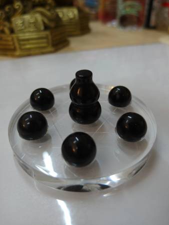 运程低迷者最适合摆“七星花开富贵阵法”,但此阵必须良辰吉日才可以摆阵,而且还要每天摆水供奉,会有意想不到的效果哦!