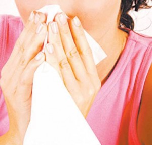 鼻咽癌早期症状常被误为是感冒，一旦发现流出一些不明物体，最好尽快就医检查。